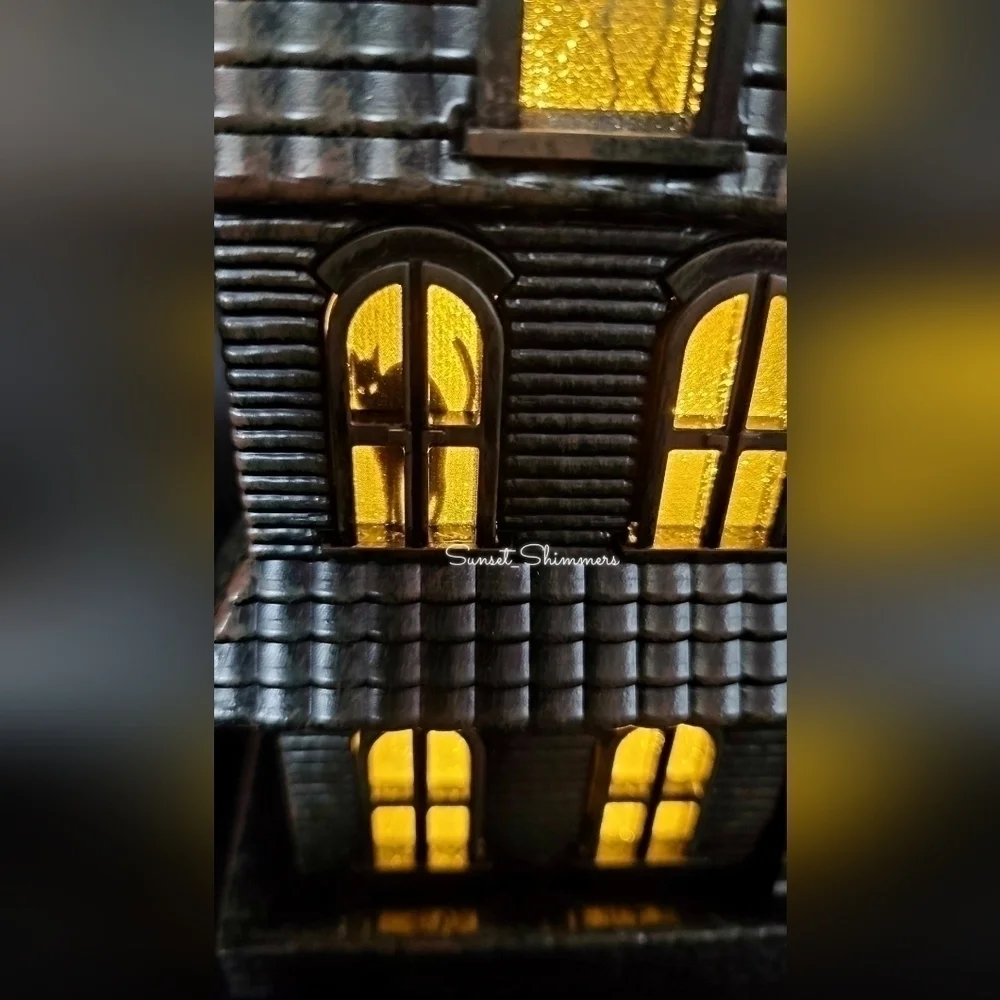 Halloween Haunted House Mansion Color Changing LED Lights & Sound Ghosts Cat New